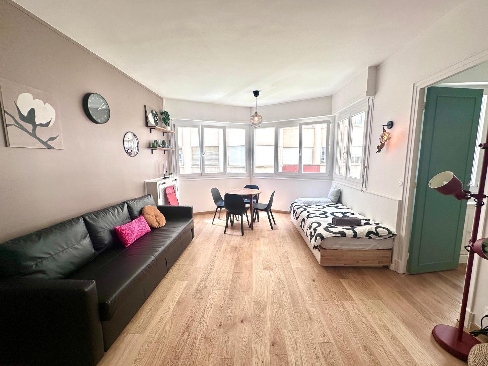 Urban Oasis Apartment Paris